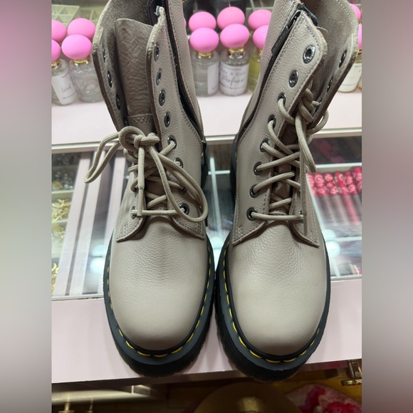 Dr. Martens Jadon Platform Boots - Pebbled Taupe Leather - Size 10 beige - Picture 2 of 11